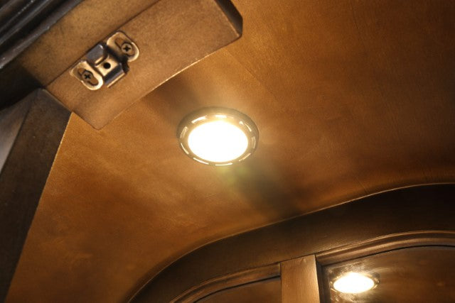 Leovanni Curio Brown